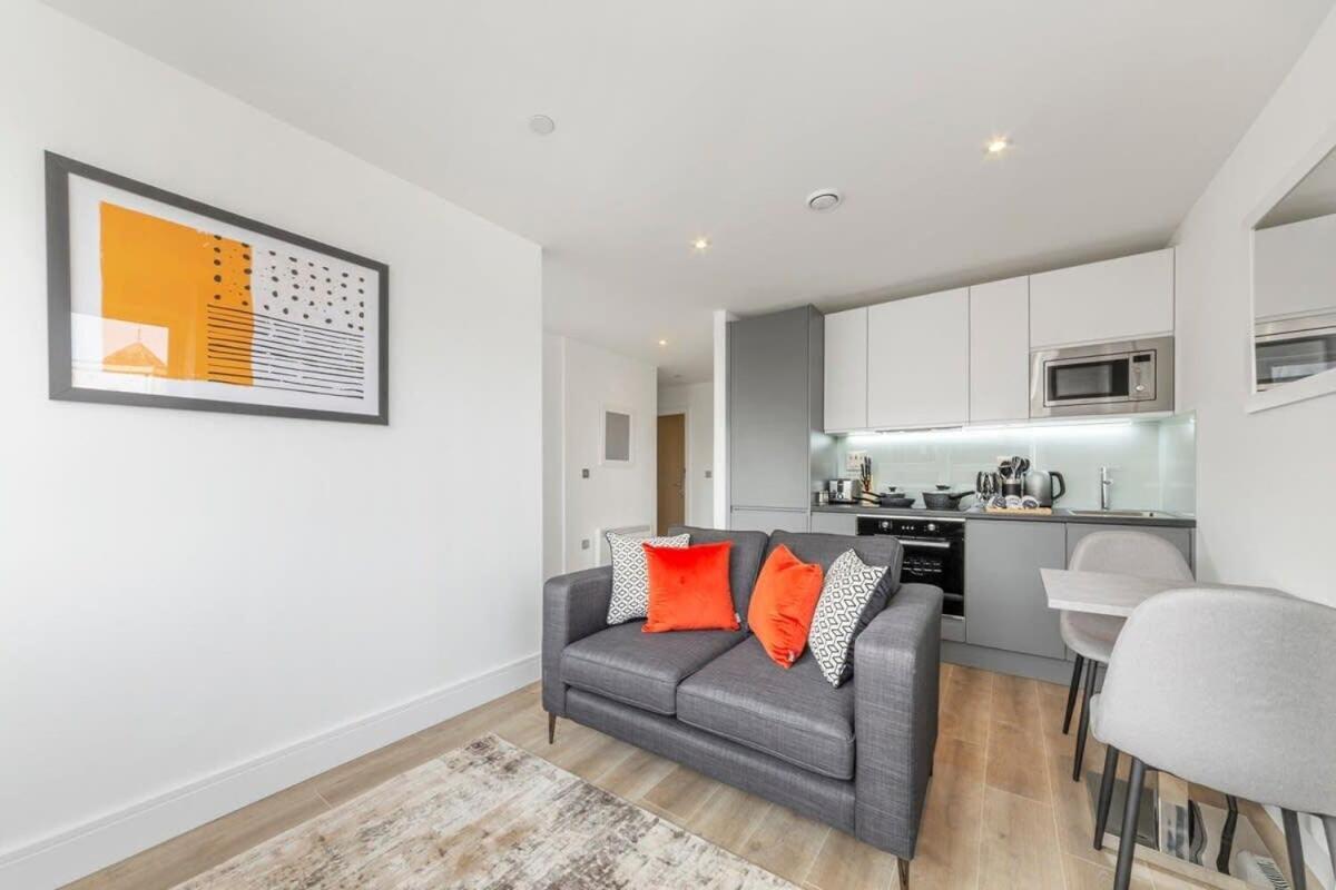 Bright Contemporary Studio In イースト・グリンステッド エクステリア 写真