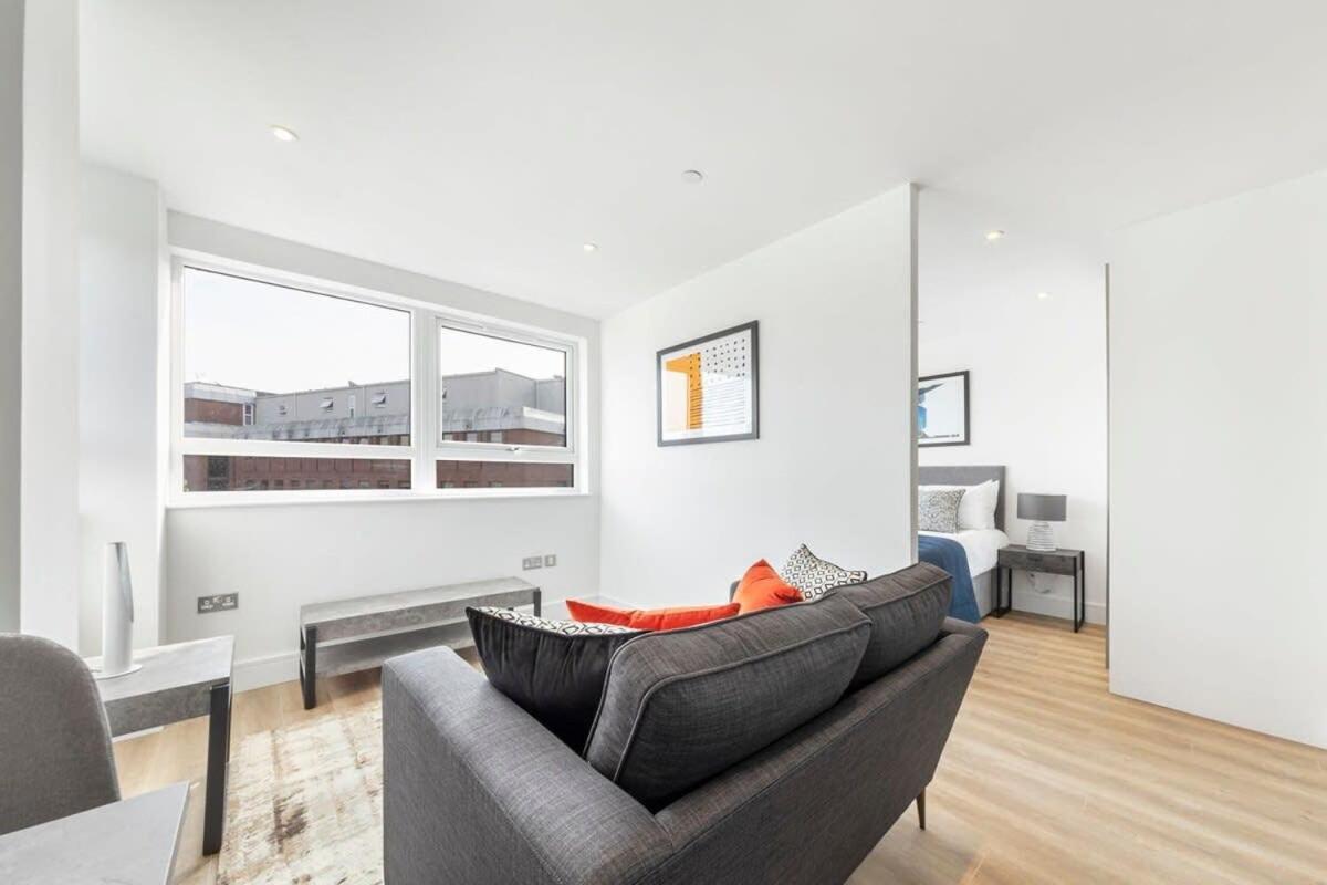 Bright Contemporary Studio In イースト・グリンステッド エクステリア 写真