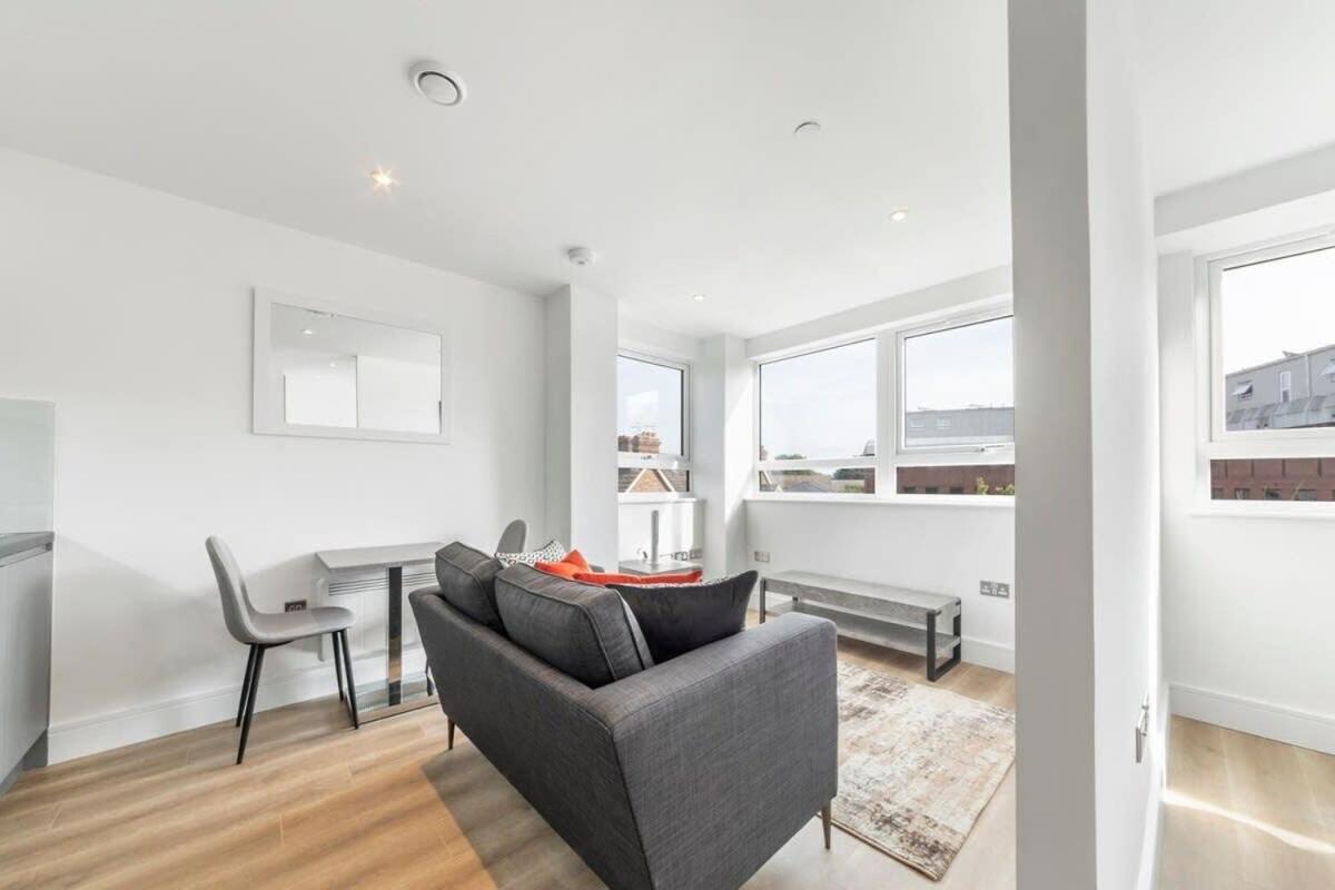 Bright Contemporary Studio In イースト・グリンステッド エクステリア 写真