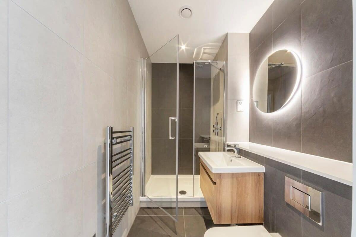 Bright Contemporary Studio In イースト・グリンステッド エクステリア 写真