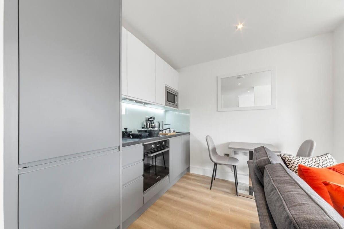 Bright Contemporary Studio In イースト・グリンステッド エクステリア 写真